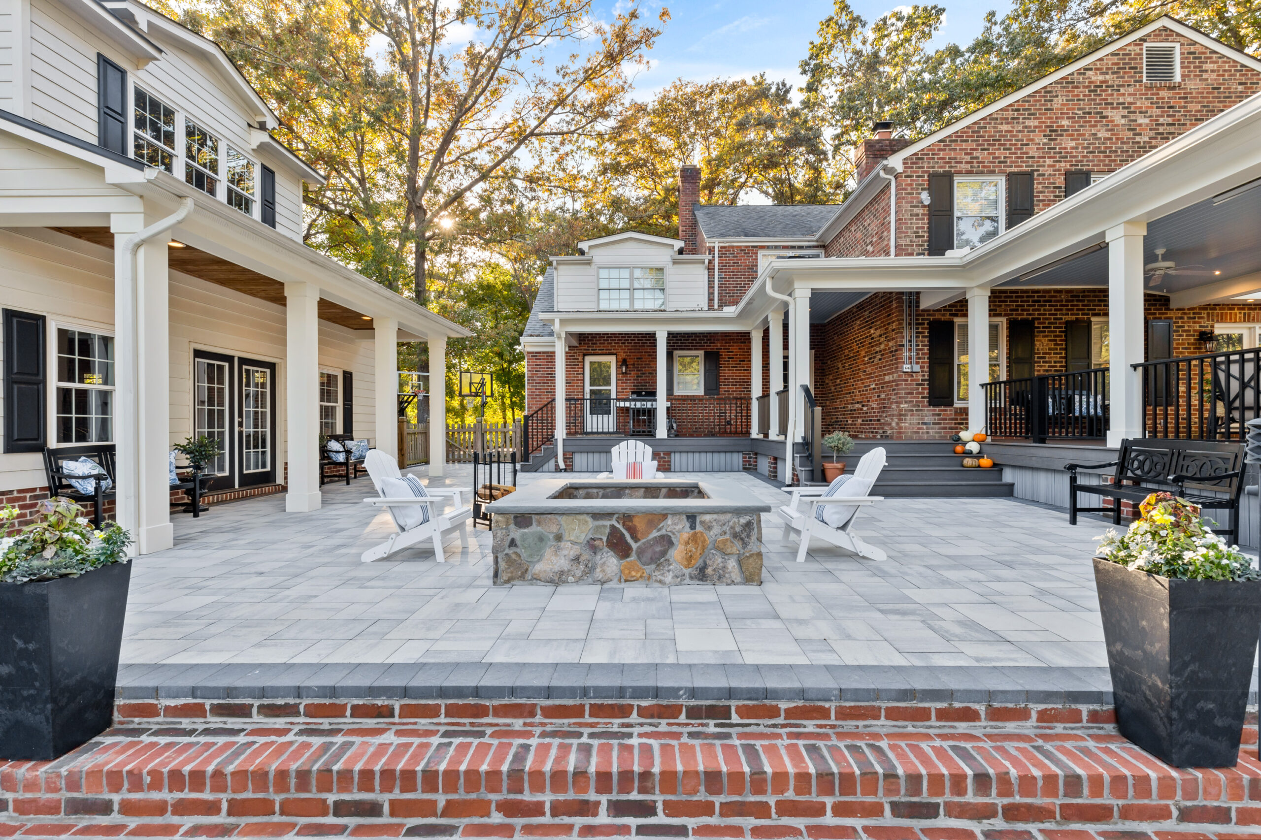 Designing Outdoor Living Spaces That Extend the Home